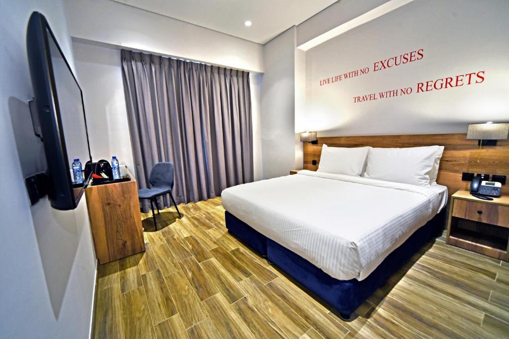 Deluxe Room Near Dubai Wharf Tower By Luxury Bookings Luxury Bookings