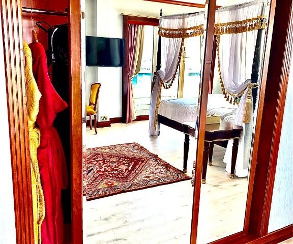 Standard Room Near Baniyas Square Metro 17 Luxury Bookings