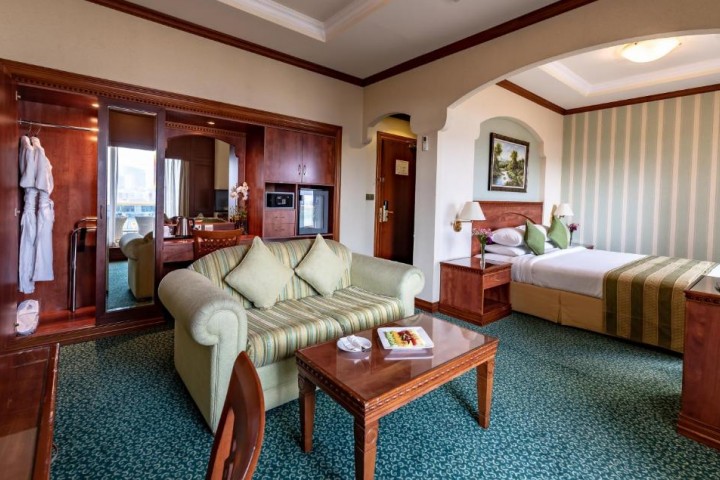 Standard Room Near Baniyas Square Metro 19 Luxury Bookings