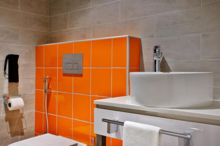 King Room Near Garhoud Complex By Luxury Bookings 19 Luxury Bookings