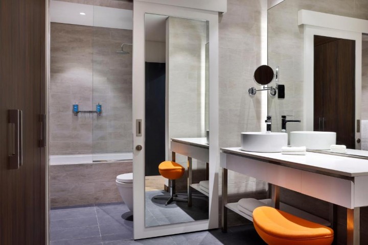 King Suite Near Garhoud Complex By Luxury Bookings 2 Luxury Bookings