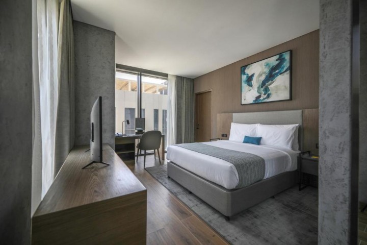 One Bedroom Queen Suite Near Gold Souk Metro 0 Luxury Bookings