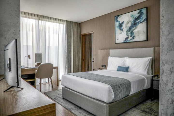 One Bedroom Queen Suite Near Gold Souk Metro 2 Luxury Bookings