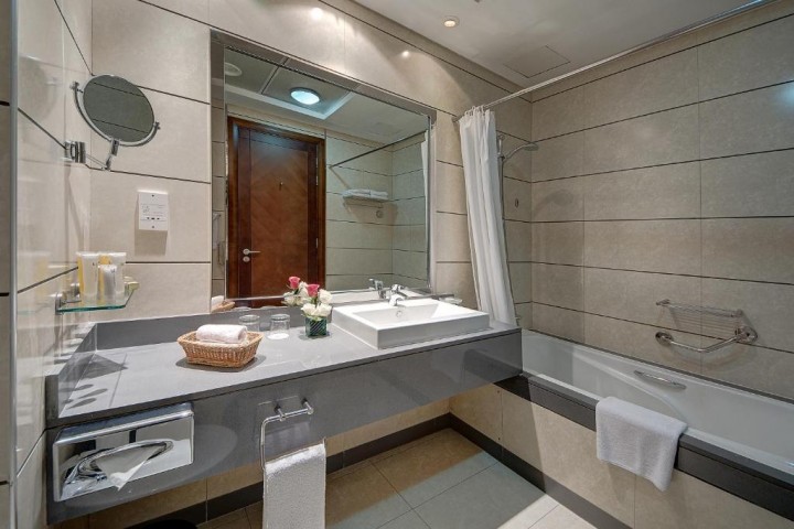 Four Bedroom Duplex Near Deira City Centre Metro 4 Luxury Bookings