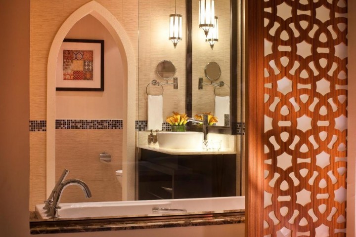 Premier Room Near Ibn Battuta Mall. 3 Luxury Bookings