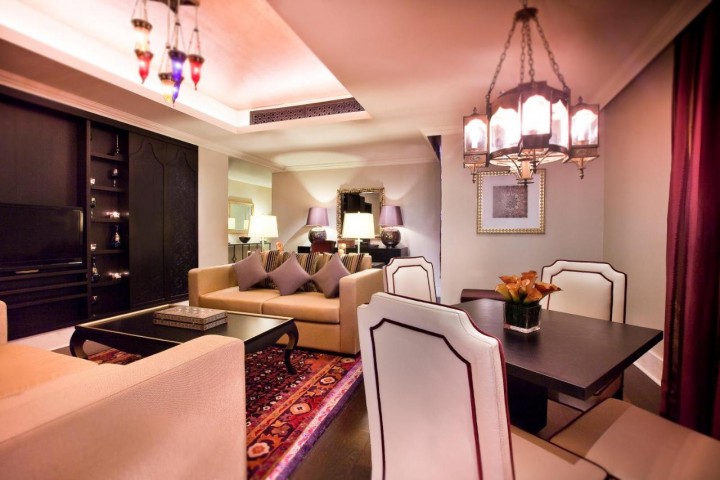 Deluxe Room Near Ibn Battuta Mall. 15 Luxury Bookings