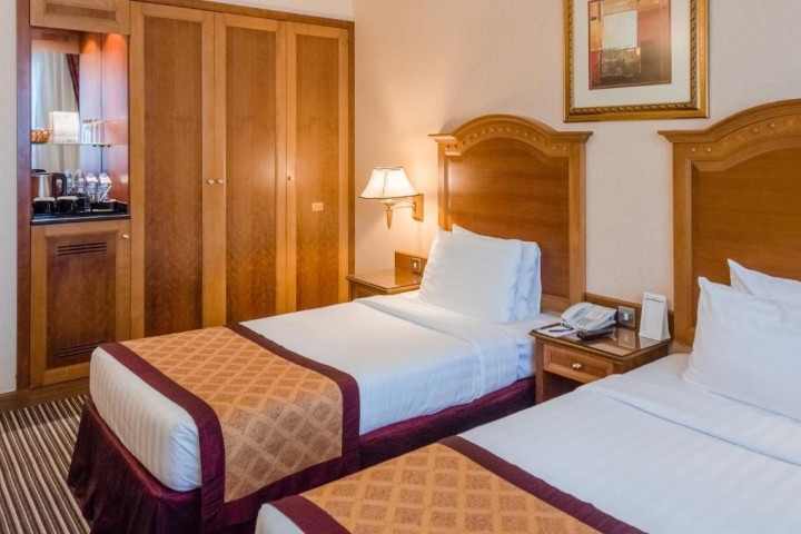 Premium Room Near Al Rigga Metro 4 Luxury Bookings