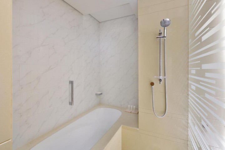 Standard King Room Near Marina Mall 16 Luxury Bookings