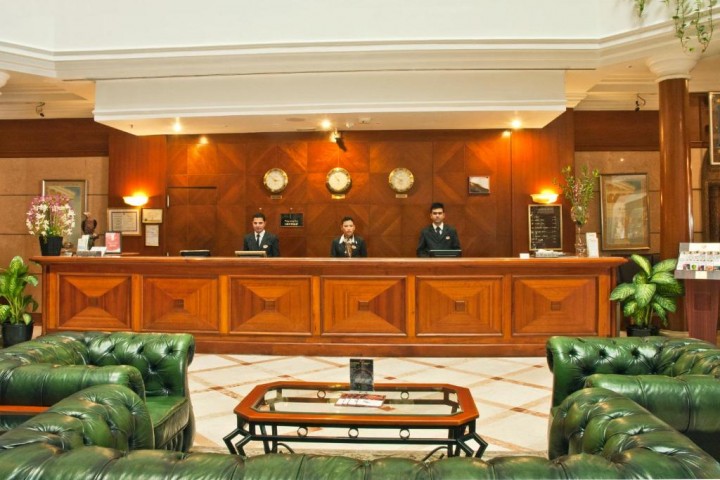 Executive Suite Near Burjuman Metro Station 11 Luxury Bookings