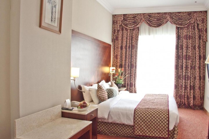 Executive Suite Near Burjuman Metro Station 16 Luxury Bookings