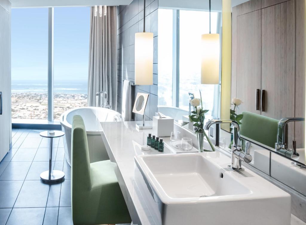 Prestige King Suite Near Burj Khalifa Metro By Luxury Bookings 3