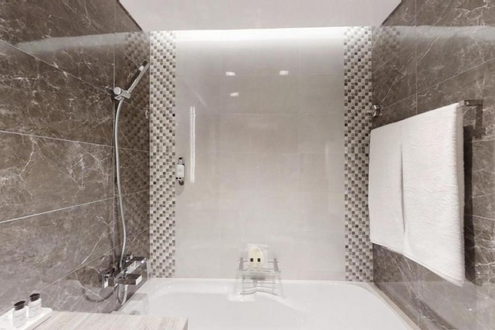 One Bedroom Apartment Near Al Maya Supermarket 10 Luxury Bookings