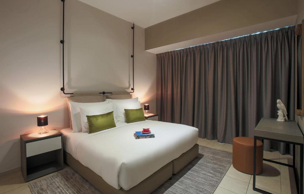 Deluxe Three Bedroom Apartment In Marina Luxury Bookings