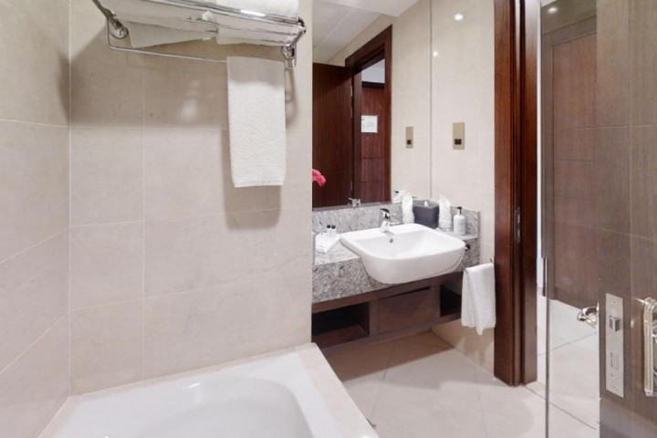 Studio Apartment Near Al Jaddaf Metro 14 Luxury Bookings