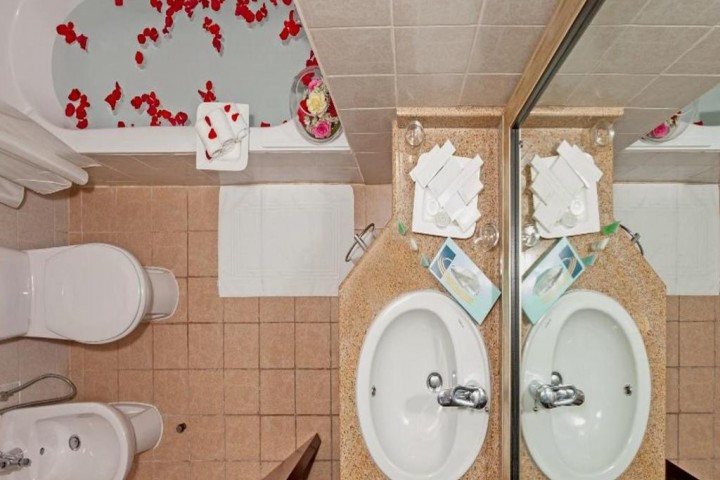 One Bedroom Apartment Near Gardens Metro By LB 9 Luxury Bookings