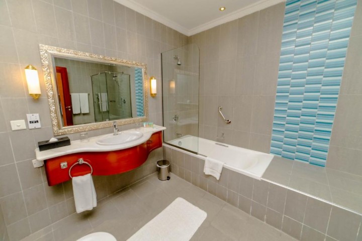 Superior Room Near Mall Of Emirates 4 Luxury Bookings