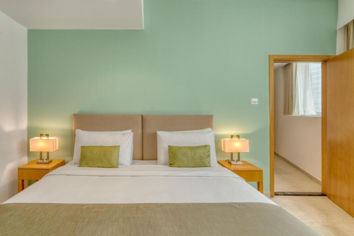 Classic one Bedroom Near Carrefour Tecom 1 Luxury Bookings
