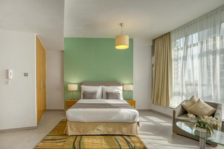Classic Studio Near Carrefour Tecom Ac 16 Luxury Bookings