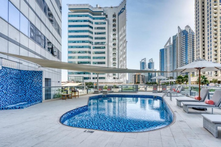 Classic Studio Near Carrefour Tecom Ac 19 Luxury Bookings
