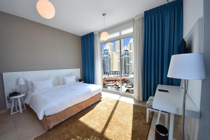 Studio Apartment In Dubai Marina Near Fresh &Care 0 Luxury Bookings