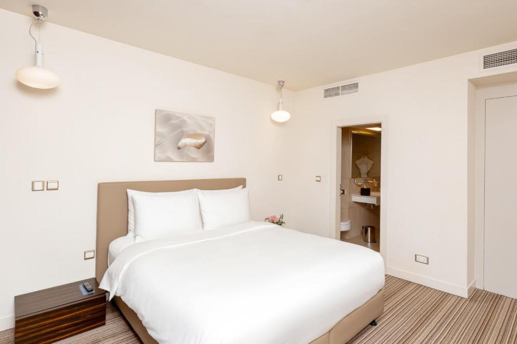 One Bedroom Apartment Near Marina Mall Ab Luxury Bookings