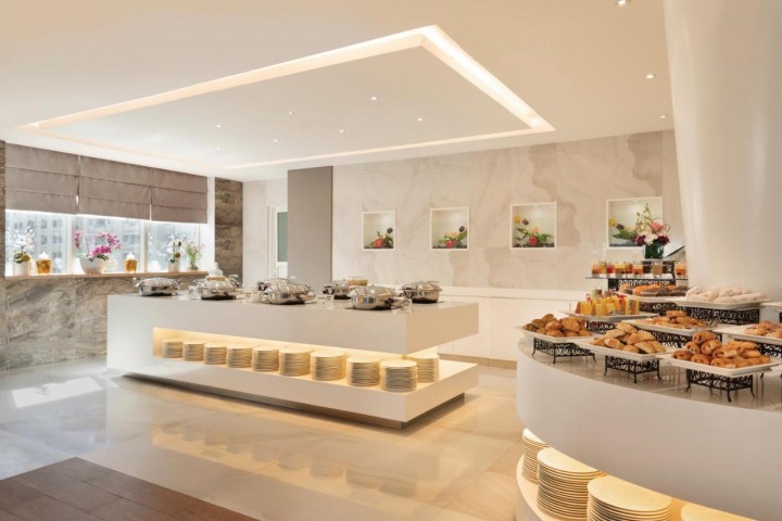 Suite Room Near Abu Dhabi Corniche 14 Luxury Bookings