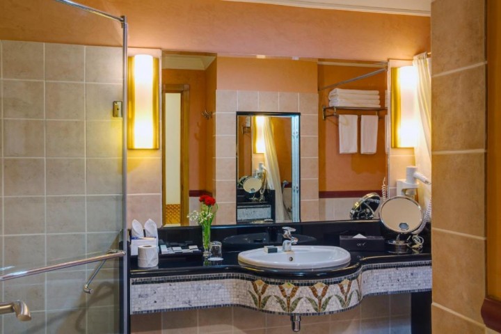 Deluxe Room Near Corniche Beach By Luxury Bookings 5 Luxury Bookings