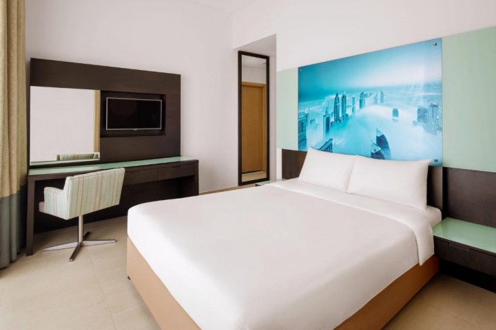 Three Bedroom Apartment Near Mashreq Metro Station 12 Luxury Bookings