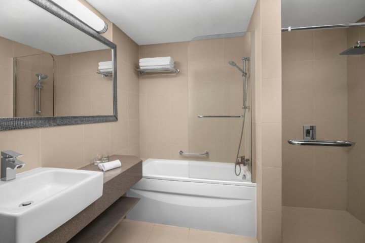 Three Bedroom Apartment Near Mashreq Metro Station 18 Luxury Bookings