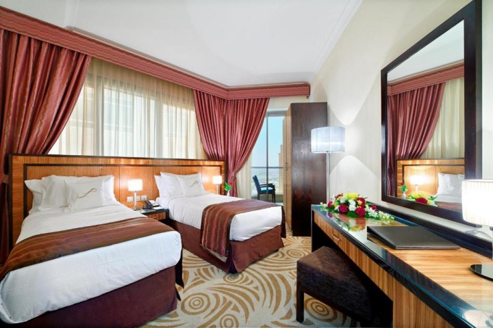 Three Bedroom Apartment Near Al Majaaz Splash Park 2 Luxury Bookings