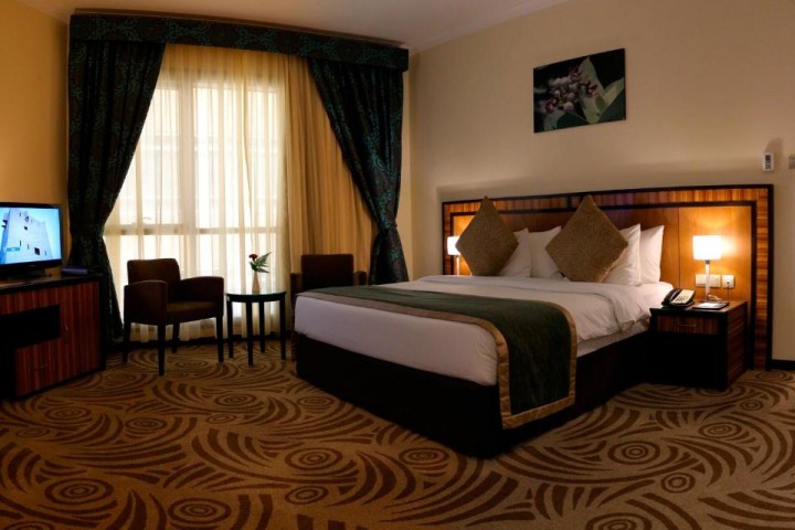 Three Bedroom Apartment Near Al Majaaz Splash Park 9 Luxury Bookings