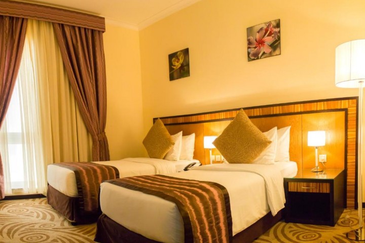 Three Bedroom Apartment Near Al Majaaz Splash Park 14 Luxury Bookings