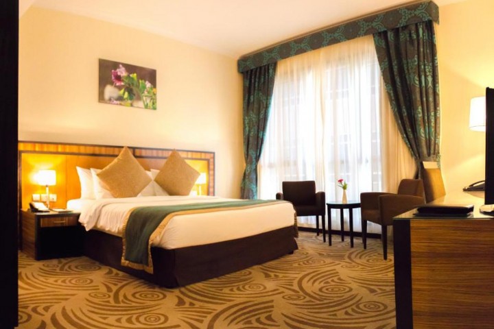 Three Bedroom Apartment Near Al Majaaz Splash Park 17 Luxury Bookings